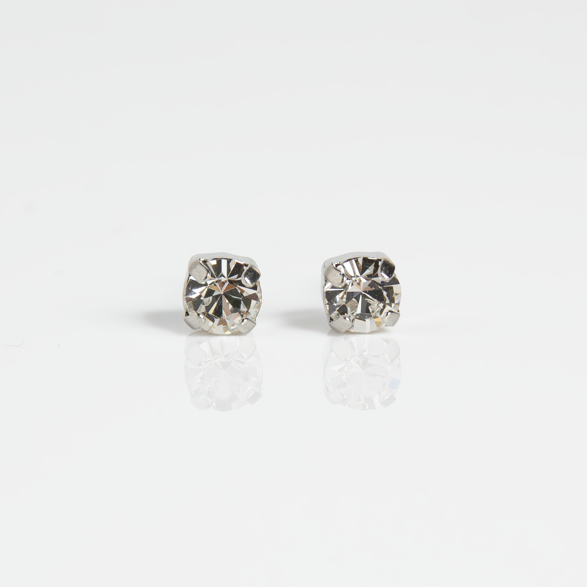 Mariana Single Grey on Rhodium Stud